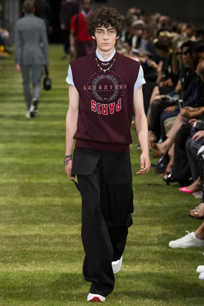 Look 24
